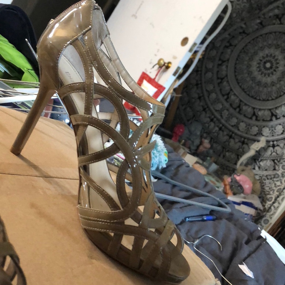 High heals - Picture 2 of 2